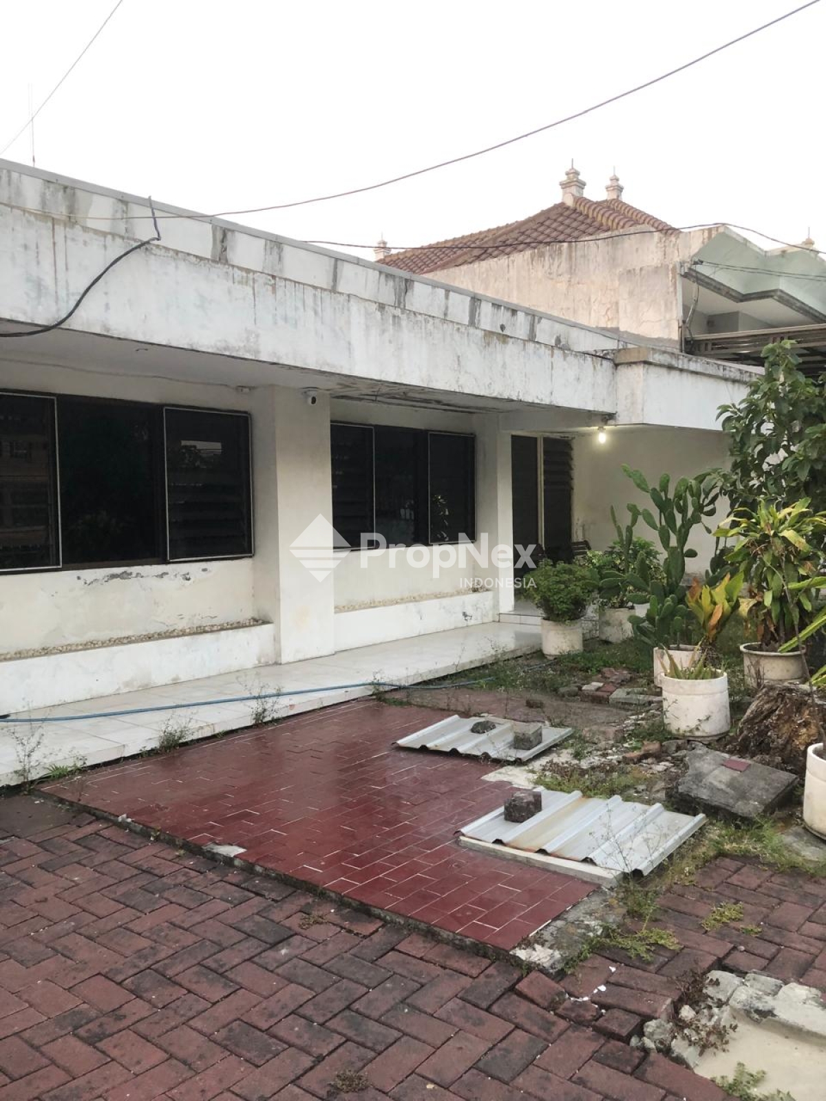 KUPANG INDAH,  Rumah Bangunan Lama perlu renovasi, Lokasi Strategis
